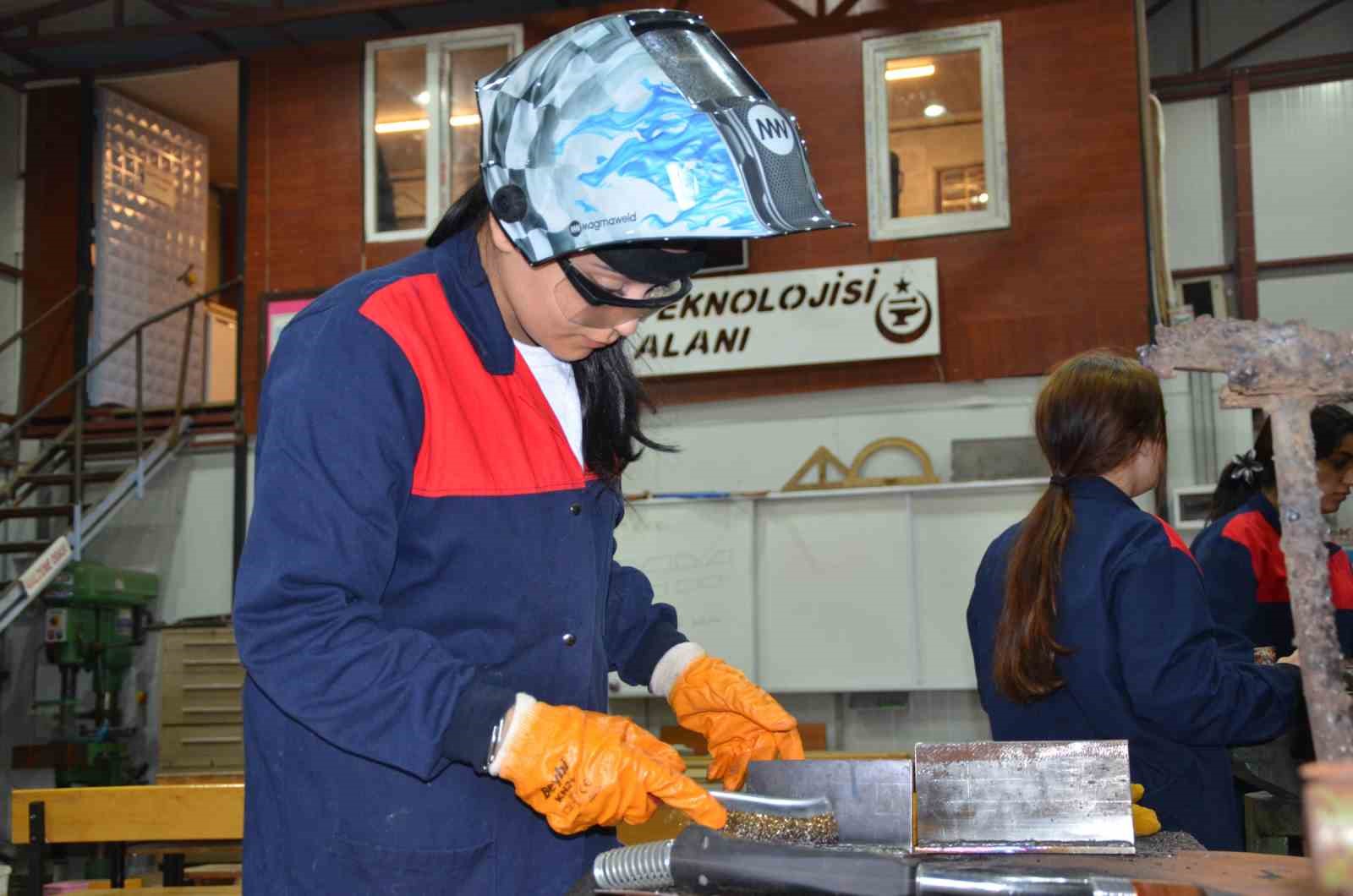 Kırkağaçlı kızlar kaynakçılık sektörüne çare olacak
