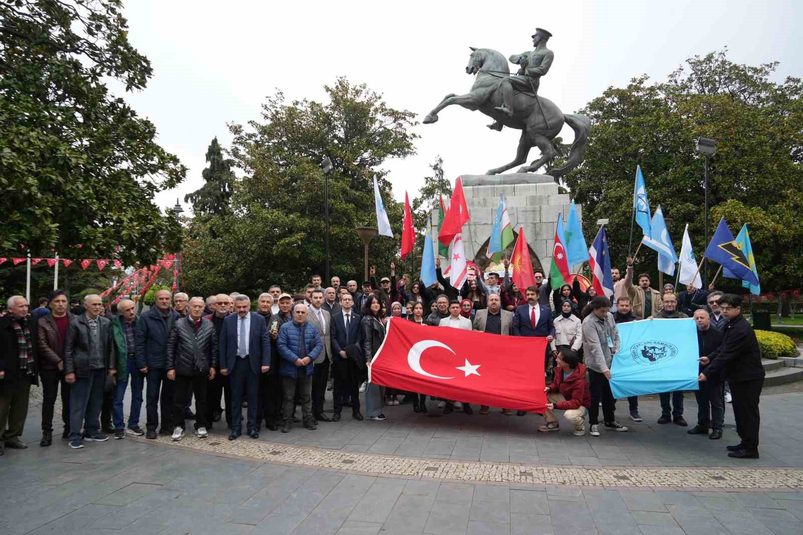 "T&uuml;rk&ccedil;&uuml;l&uuml;k G&uuml;n&uuml;" Samsun&rsquo;da t&ouml;renle kutlandı
