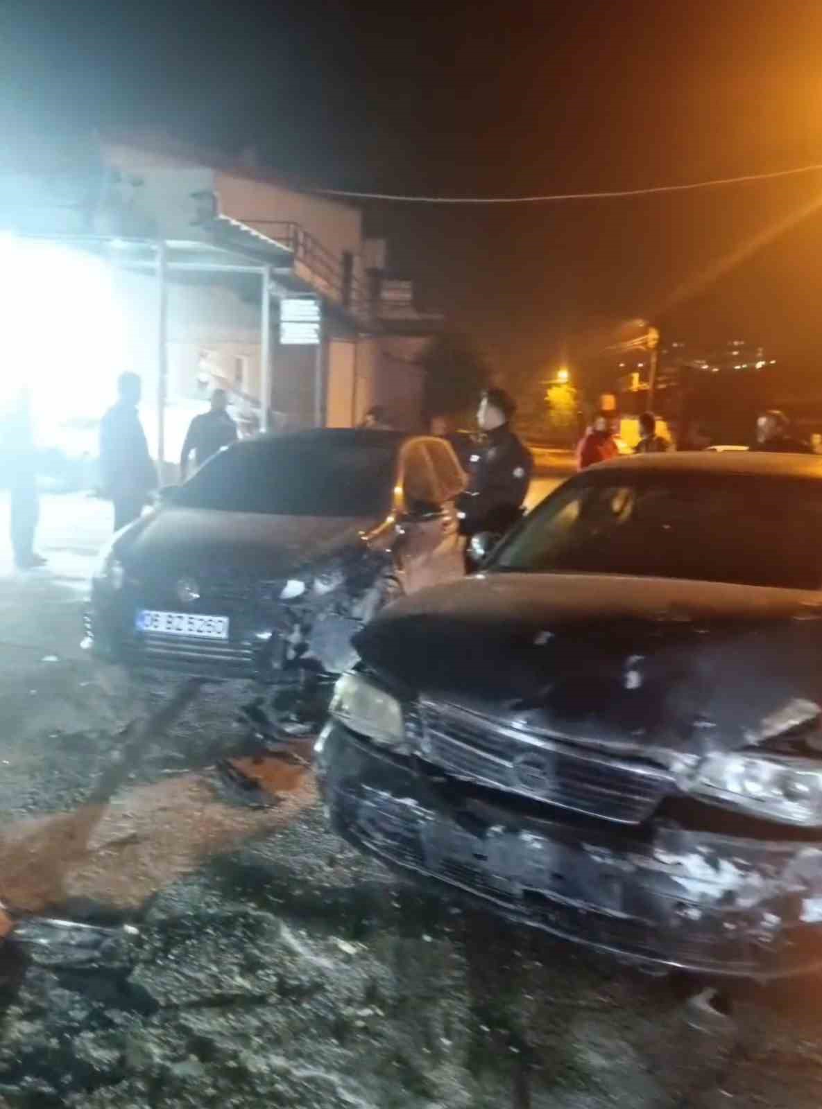 Çevirmeden kaçan araç kaza yaptı