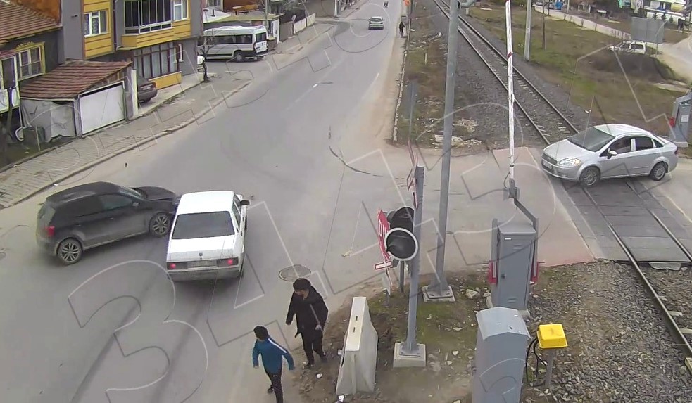 Aşırı hız ve dikkatsizlik kazalara davetiye &ccedil;ıkarttı
