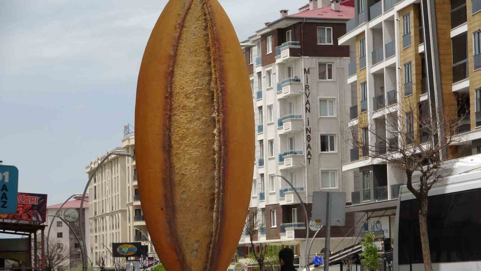 Van’da market ve bakkalların ekmek dolapları boş kaldı
