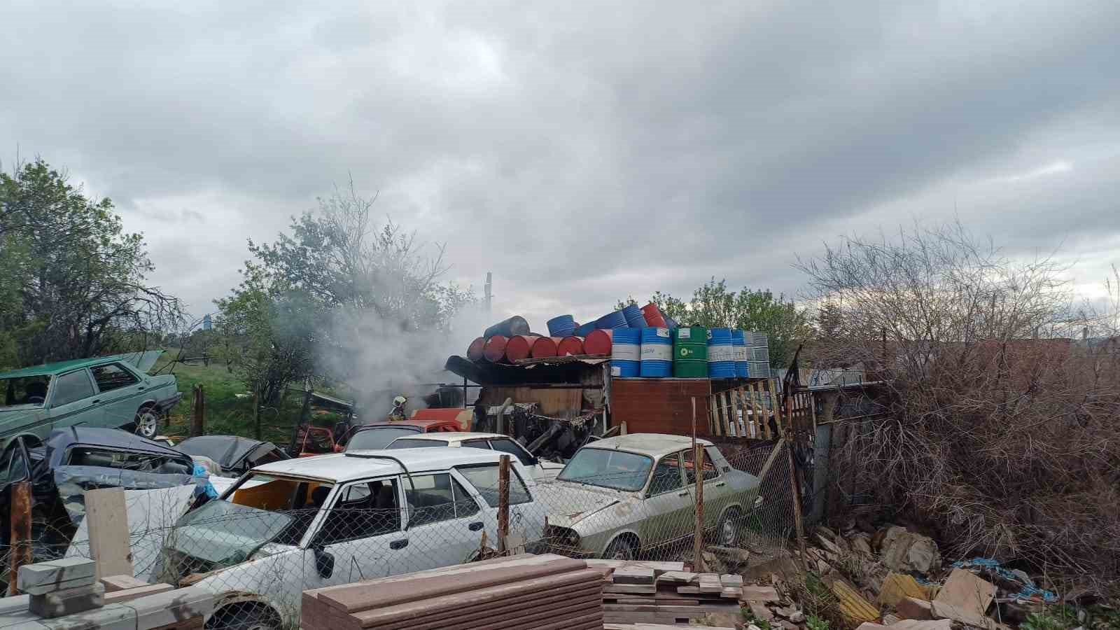 Başkent’te yangın: Varil patlaması korkuttu