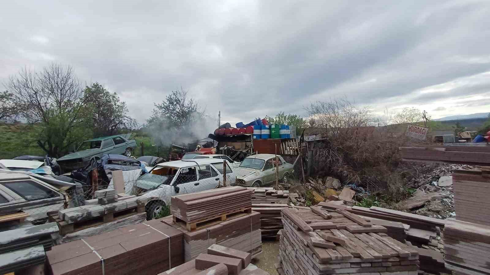 Başkent’te yangın: Varil patlaması korkuttu
