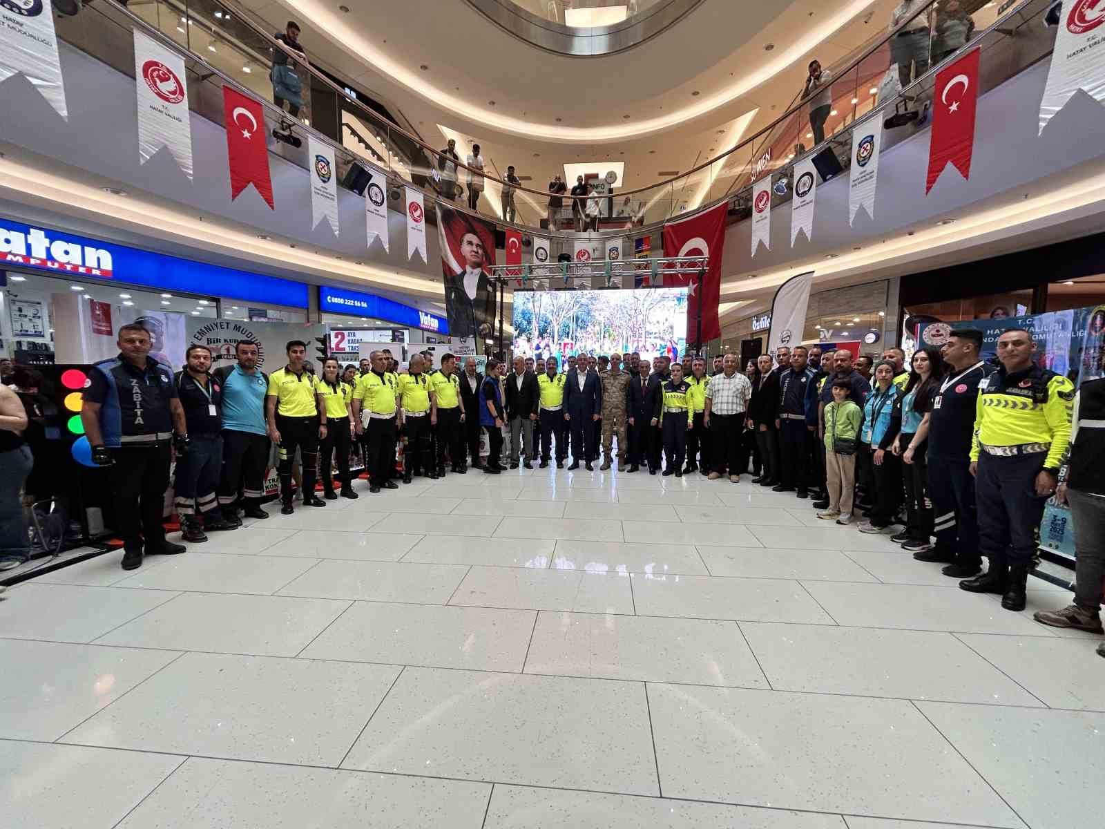 Hatay&rsquo;da vatandaşlara trafik eğitimi verildi
