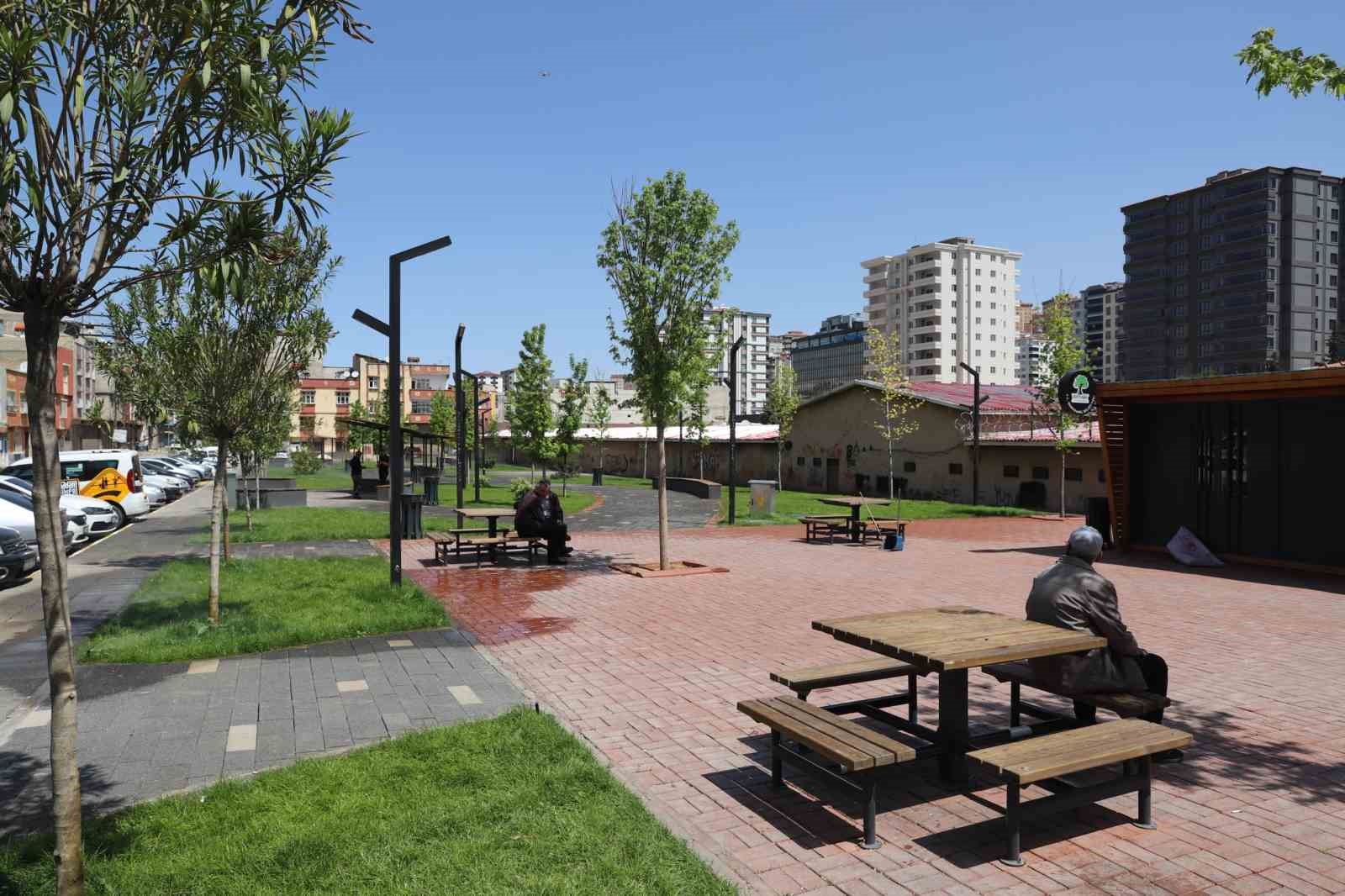 Yılmaz&rsquo;dan umut mahallesi&rsquo;ne 3&rsquo;&uuml; 1 arada park
