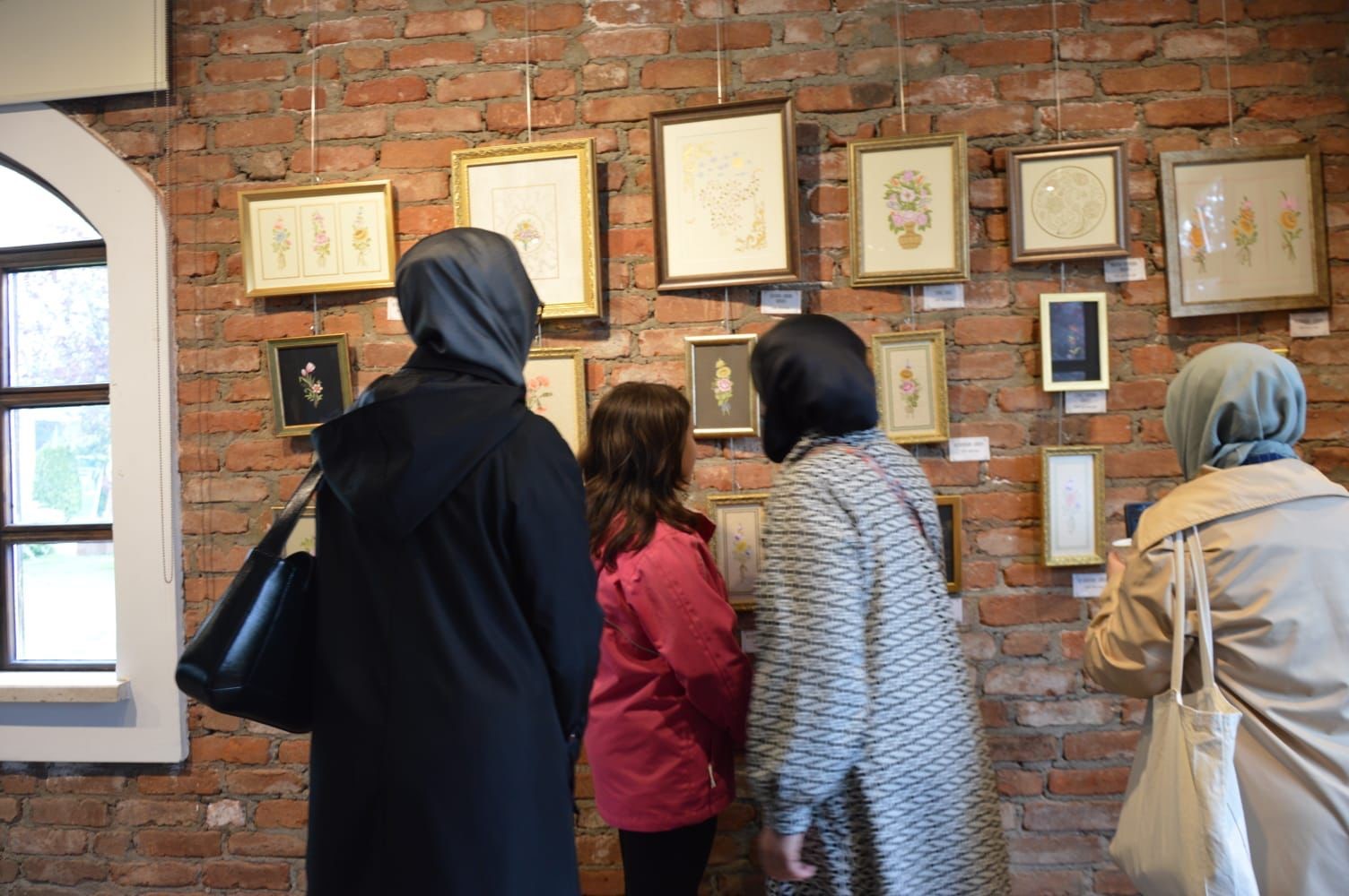 "Ustanın Işığında Filizlenen Zarafet" tezhip sergisi açıldı