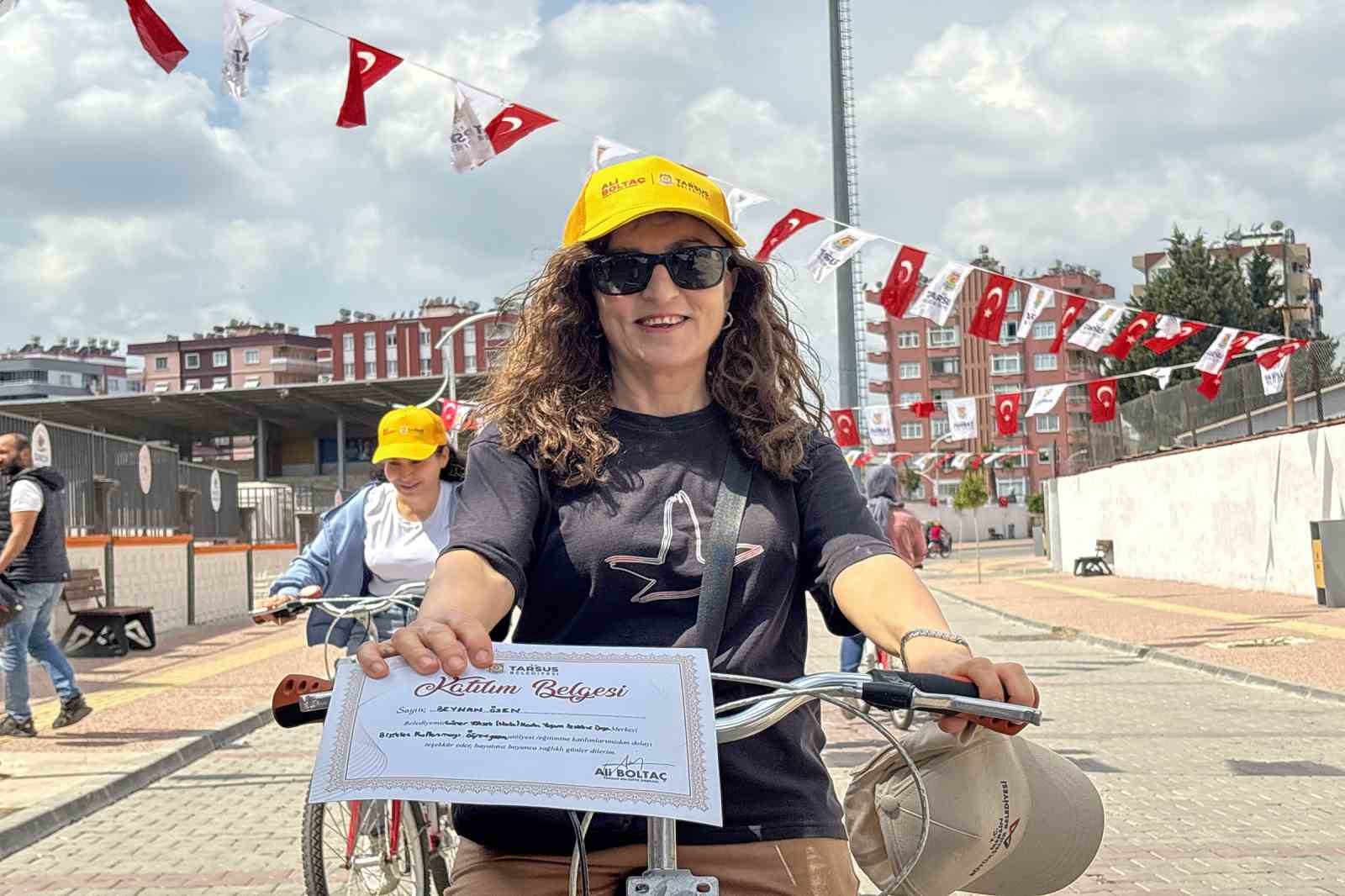 Tarsus&rsquo;ta kadınlar bisiklet kullanmayı &ouml;ğreniyor
