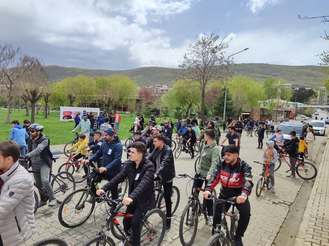 Tatvan’da merhum Öğretmen Ferhat Orak anısına bisiklet turu düzenlendi