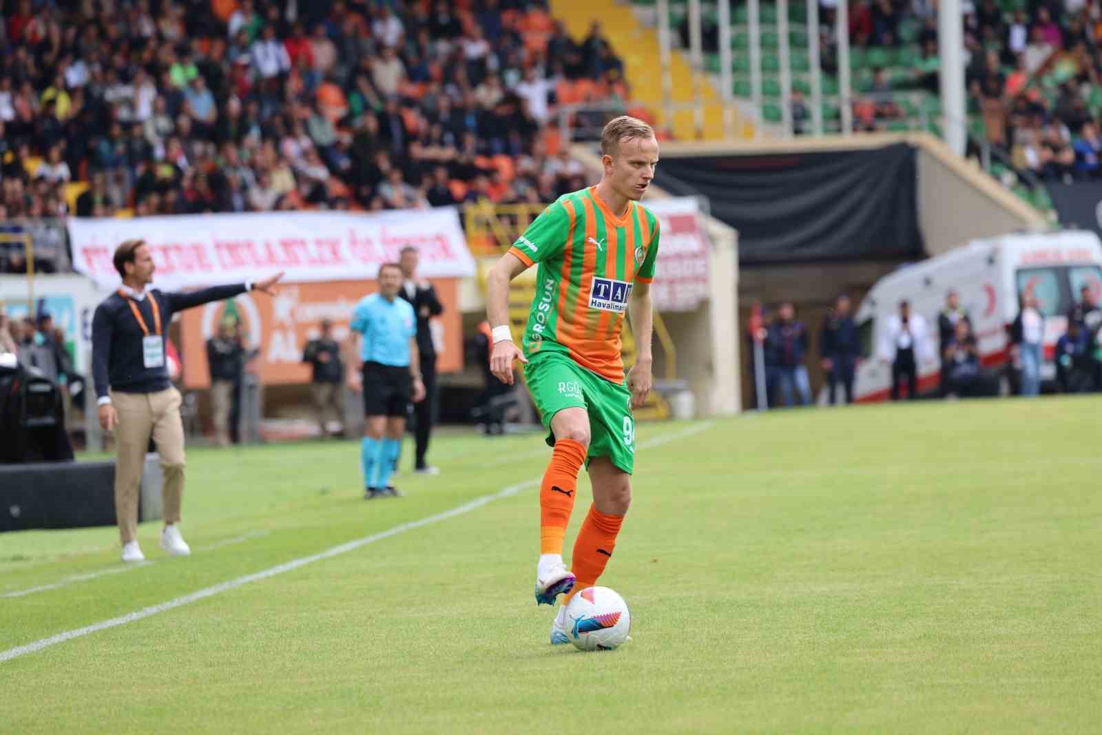 Trendyol S&uuml;per Lig: Alanyaspor: 1 - Kayserispor: 0 (İlk yarı)
