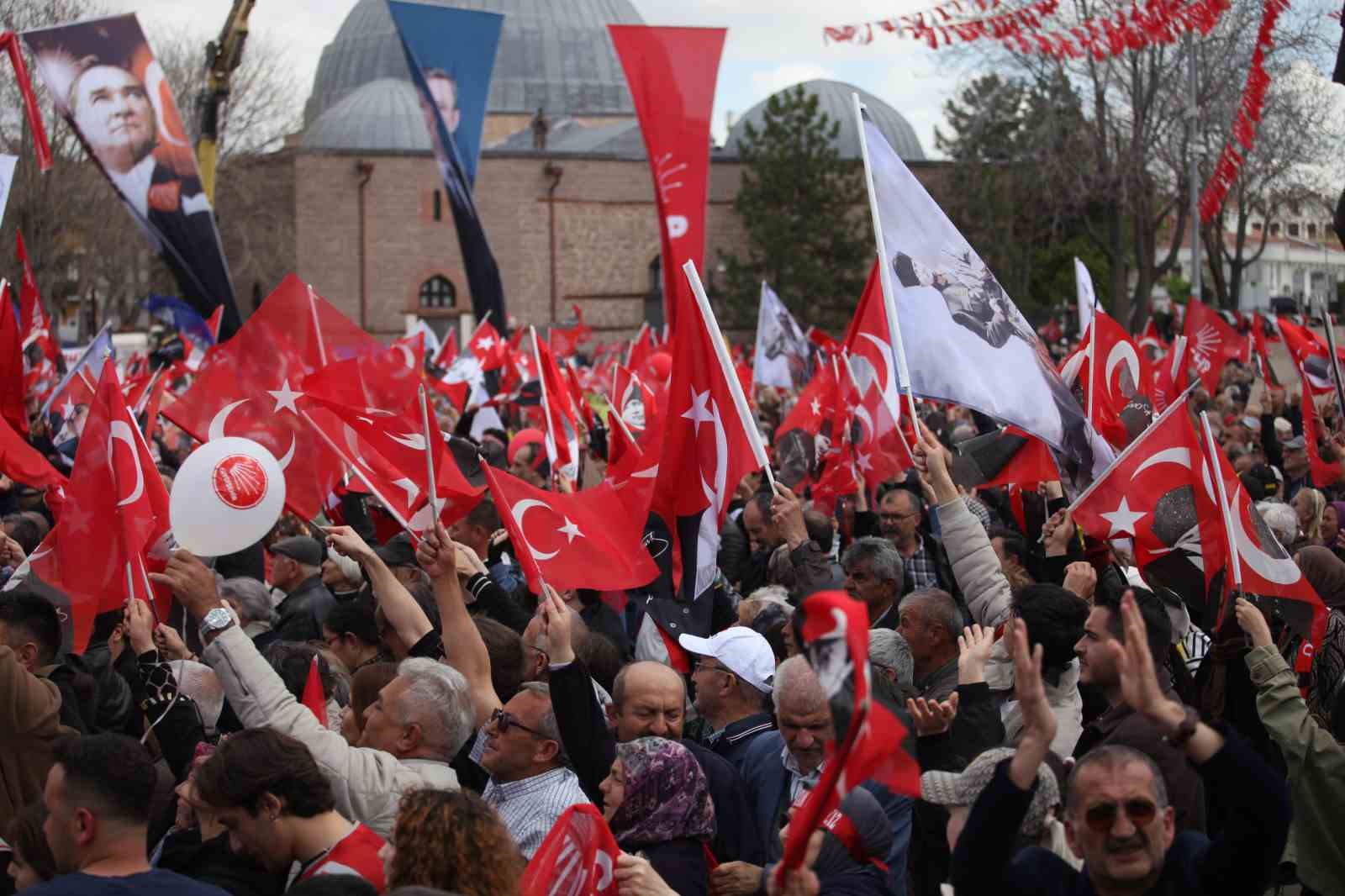 CHP Genel Başkanı &Ouml;zel: "Ekrem başkanı i&ccedil;eride tutmanın bedeli 2.2 trilyon"
