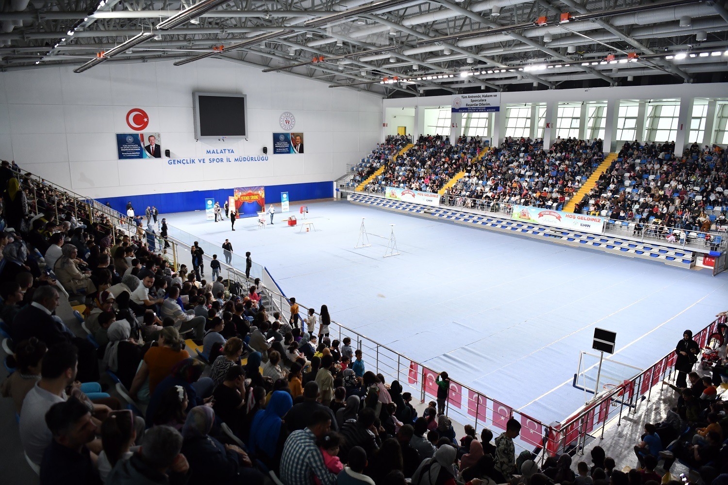 Cambaz Mithat &lsquo;Yetenek Sirkiniz&rsquo; g&ouml;sterisi renkli ve heyecanlı anlara sahne oldu
