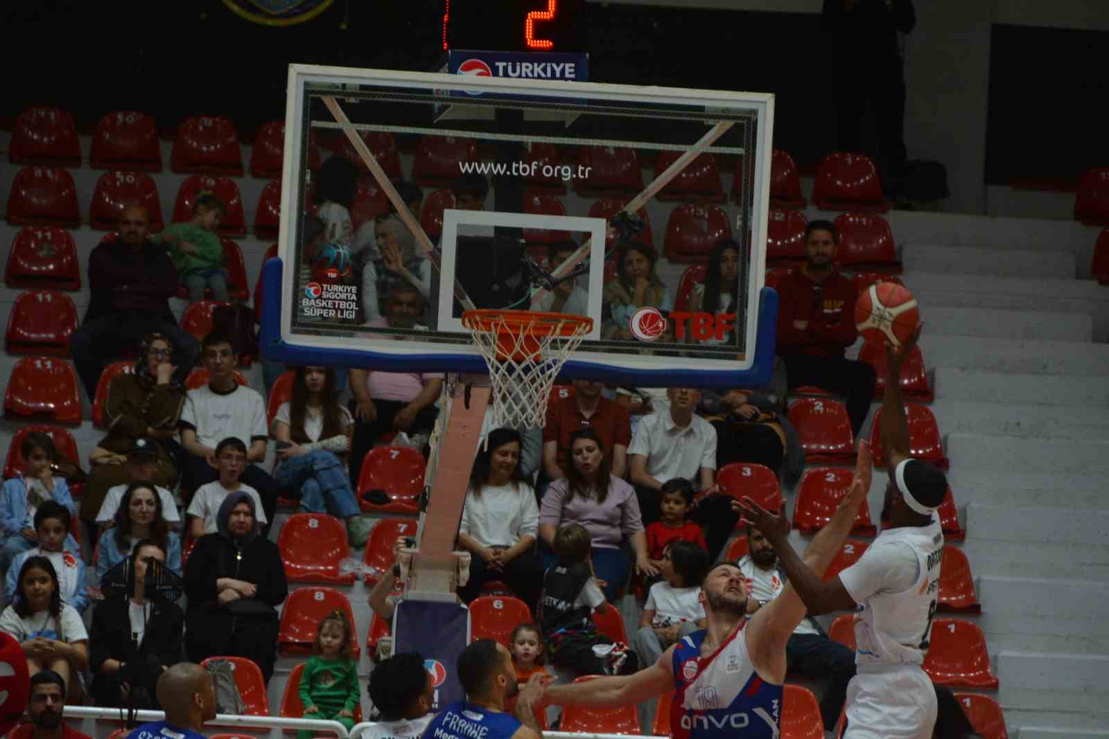 T&uuml;rkiye Sigorta Basketbol S&uuml;per Ligi: Aliağa Petkimspor: 83 - Onvo B&uuml;y&uuml;k&ccedil;ekmece : 82
