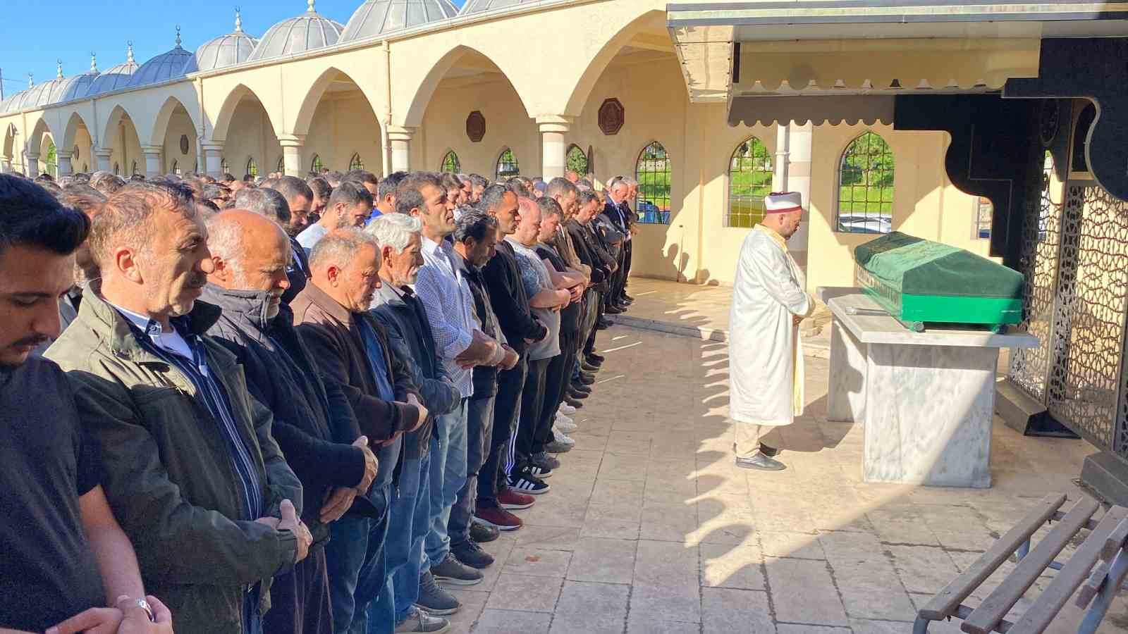 Miras meselesi yüzünden amcası tarafından öldürülen genç toprağa verildi