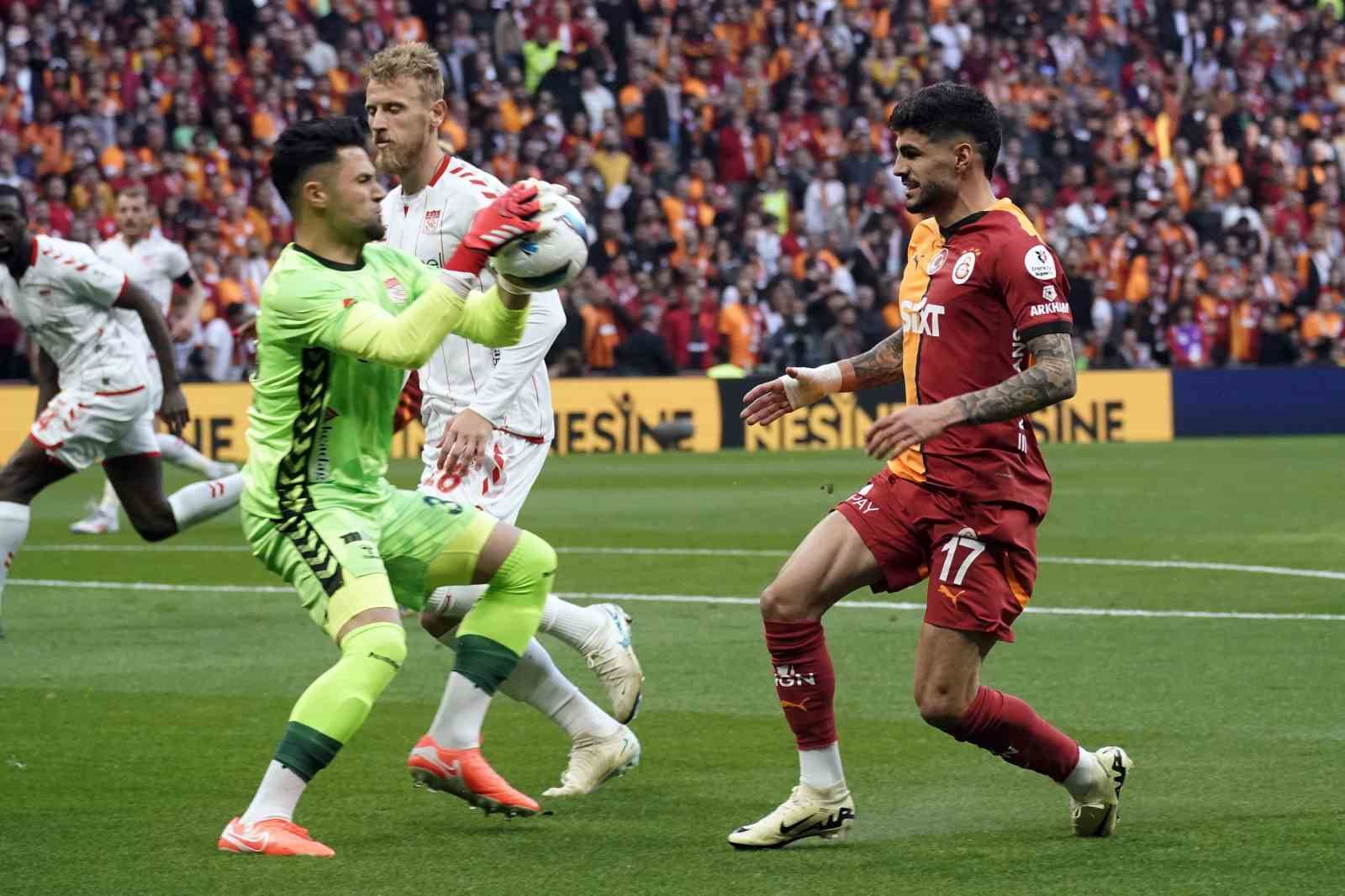 Trendyol S&uuml;per Lig: Galatasaray: 2 - Sivasspor: 0 (Ma&ccedil; devam ediyor)
