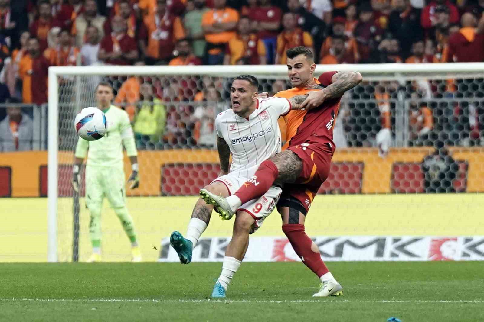 Trendyol S&uuml;per Lig: Galatasaray: 4 - Sivasspor: 1 (İlk yarı)

