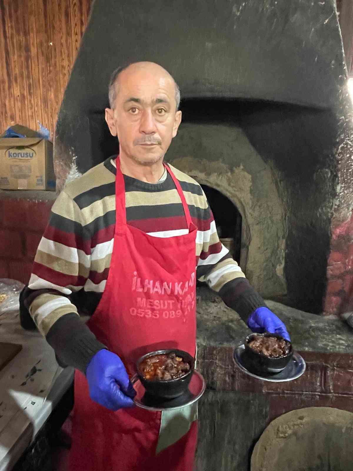 Dualı g&uuml;ve&ccedil;lerden yemek i&ccedil;in akın akın geliyorlar
