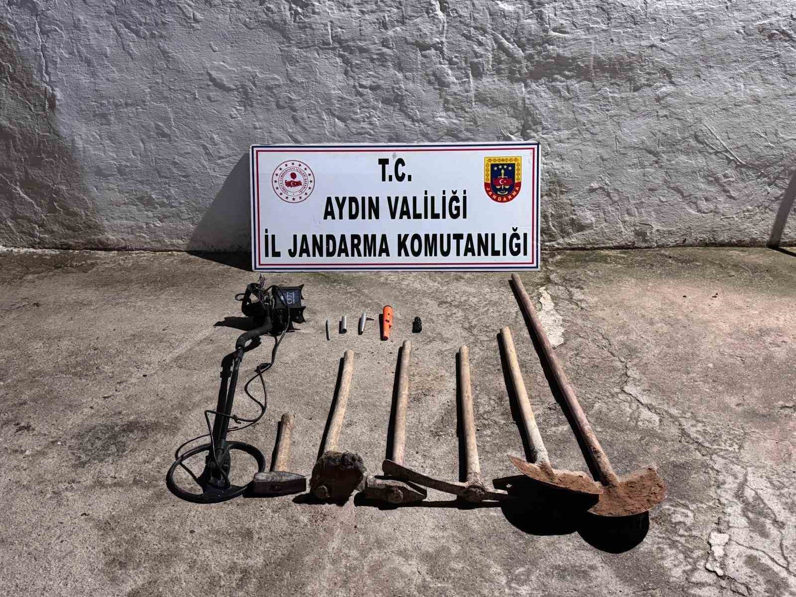 Kaçak kazı yaparken suçüstü yakalandılar