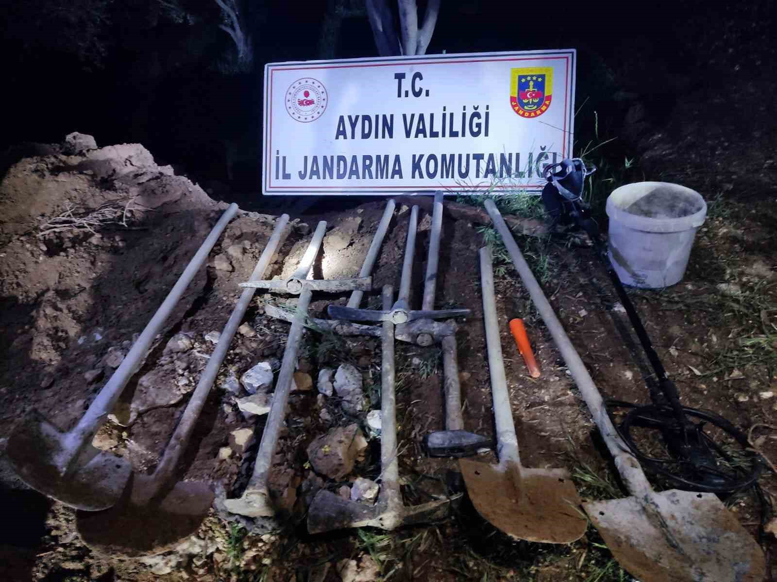 Kaçak kazı yaparken suçüstü yakalandılar