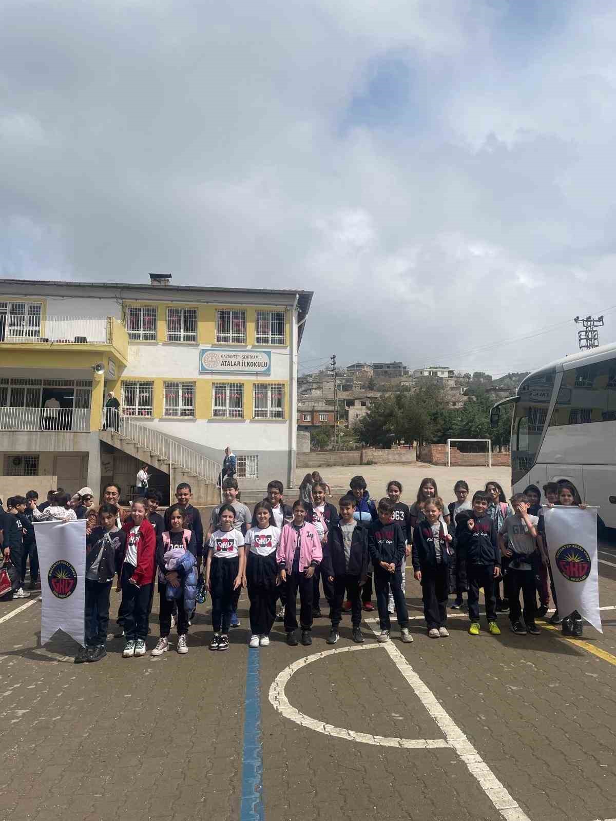 Gaziantep Kolej Vakfı öğrencileri kardeş okullarını ziyaret etti
