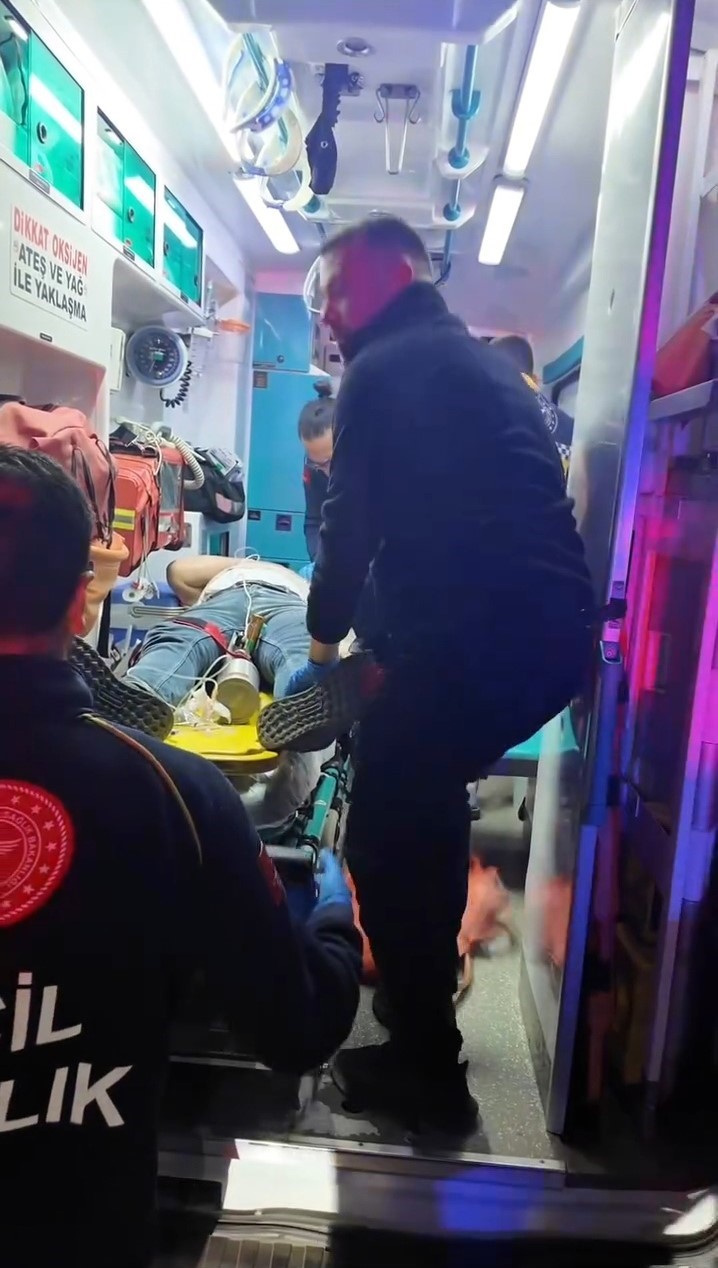 Kazada araçta sıkışan sürücü böyle kurtarıldı