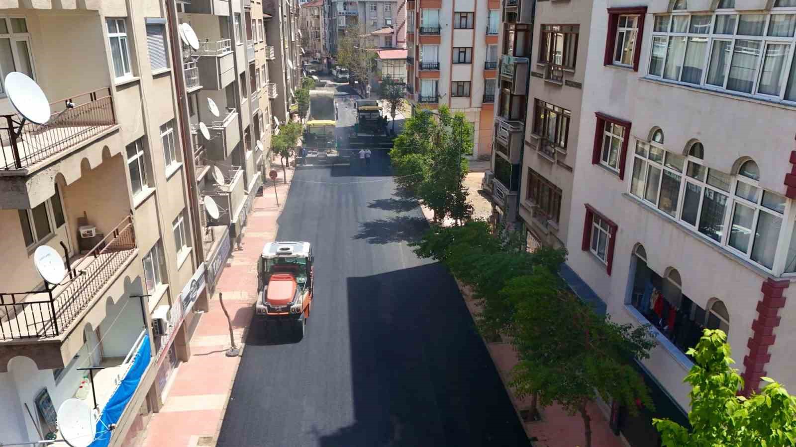 Elazığ’da asfaltlama çalışmaları sürüyor

