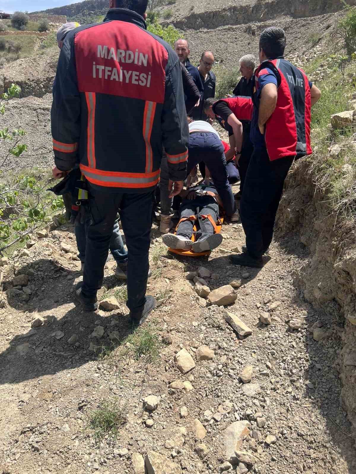 Mardin’de otomobil yamaçtan düştü: 1 yaralı
