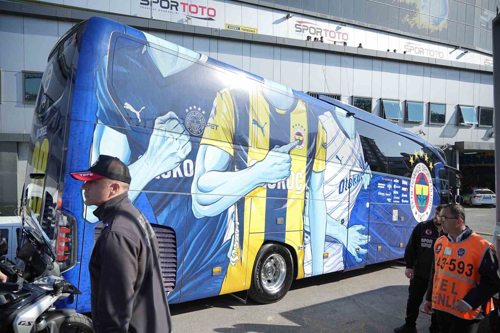 Fenerbahçe, derbi için stada geldi
