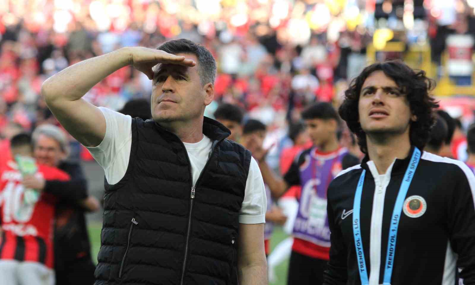 Gençlerbirliği taraftarlarından Süper Lig coşkusu

