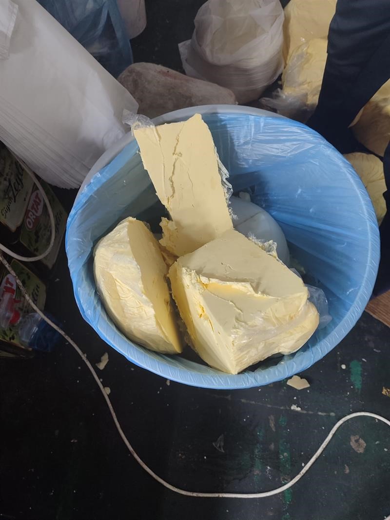 240 kilo mevzuata aykırı gıda ihma edildi