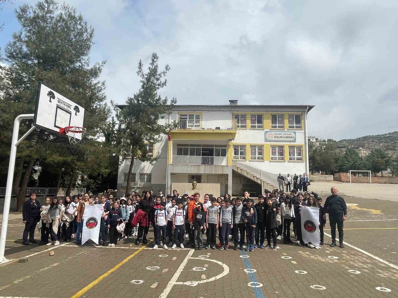 Gaziantep Kolej Vakfı öğrencileri kardeş okullarını ziyaret etti