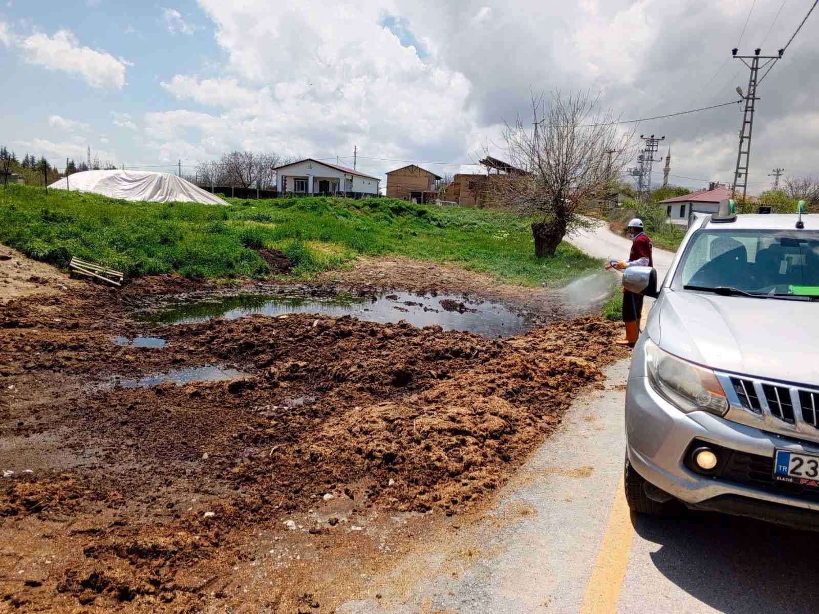 Elazığ&rsquo;da larva ila&ccedil;lama &ccedil;alışmaları s&uuml;r&uuml;yor
