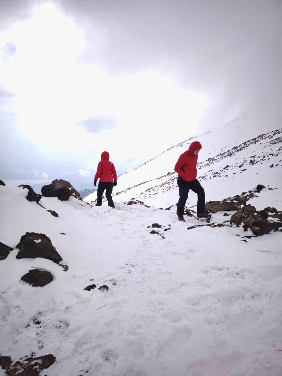 Ağrı Dağı dünyanın dört bir yanından misafirlerini ağırlıyor