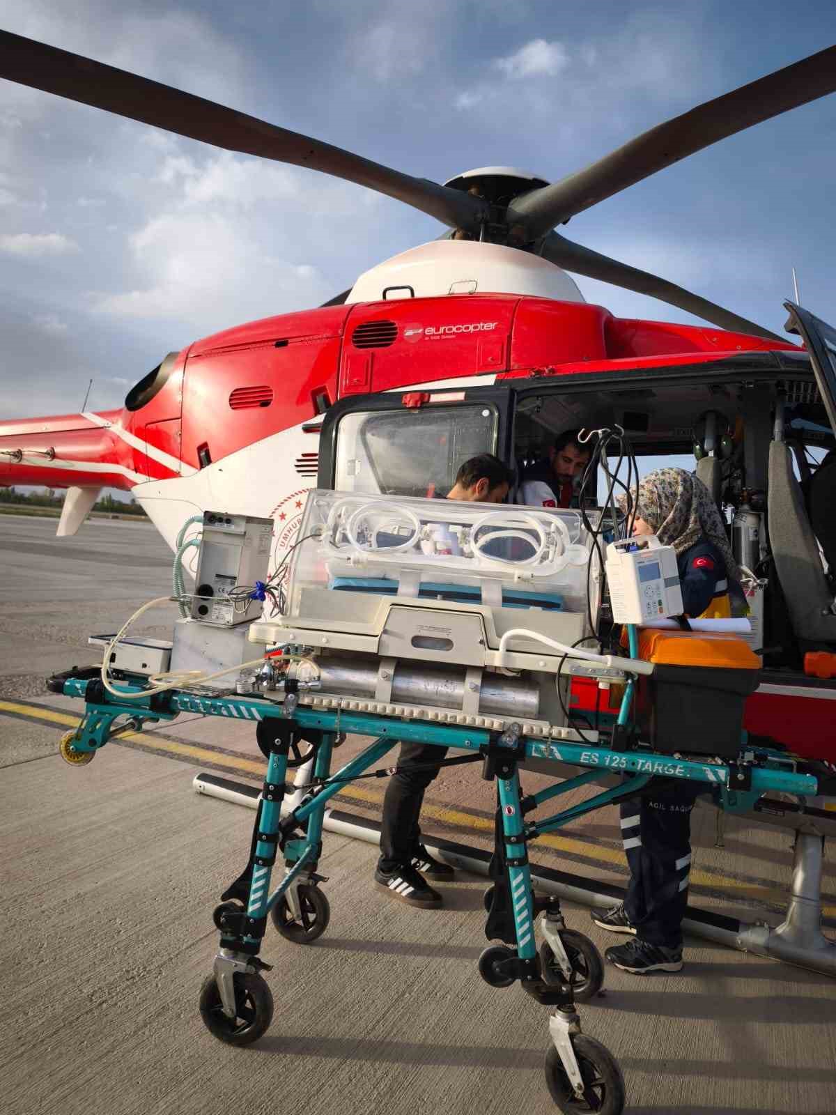Ambulans helikopter 10 g&uuml;nl&uuml;k bebek i&ccedil;in havalandı
