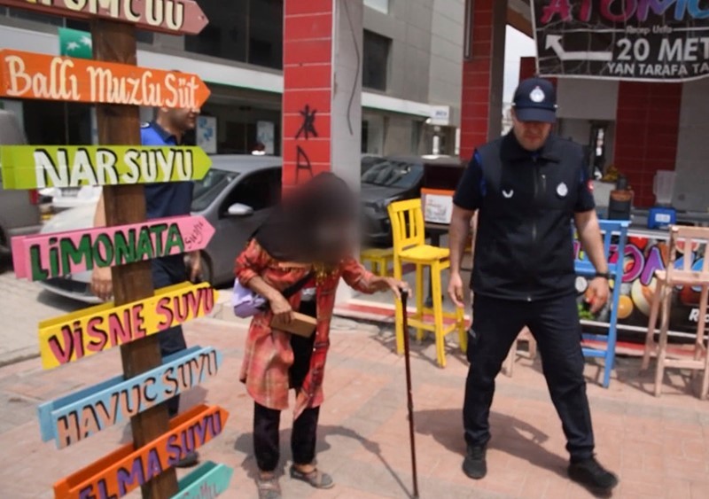 Osmaniye’de dilenciler kaçtı zabıtalar kovaladı