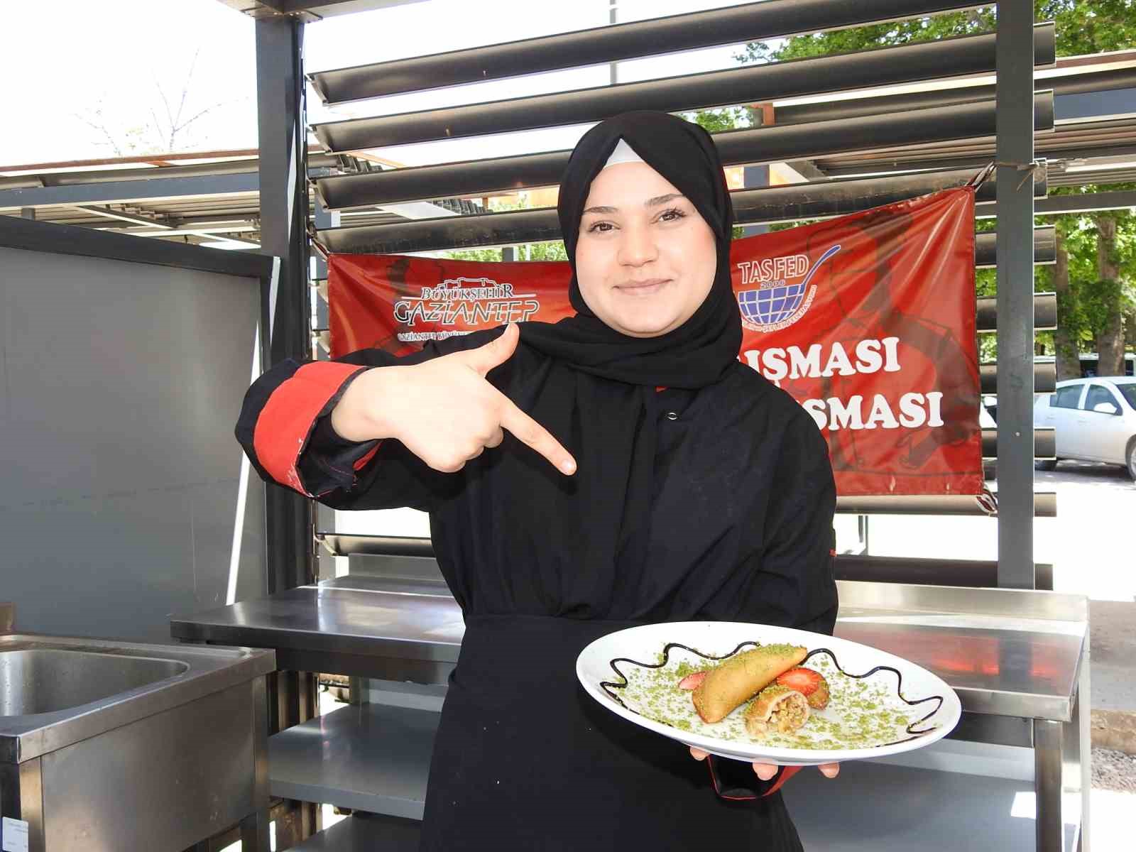 Geleceğin şefleri yemek yarışmasında hünerlerini sergiledi