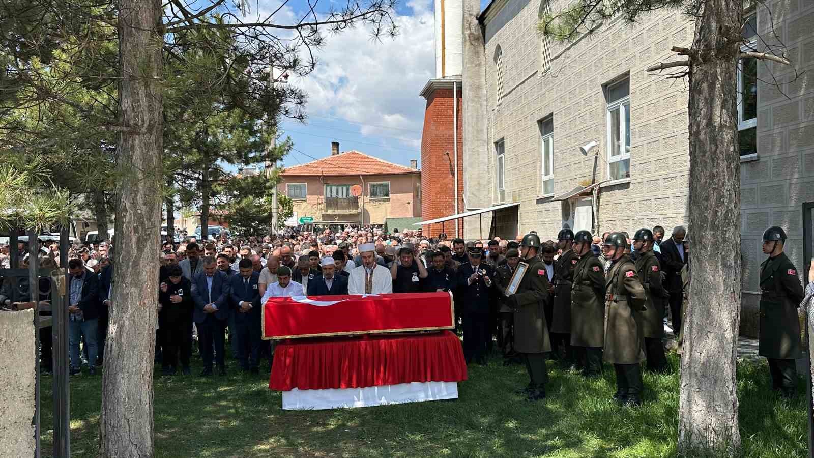 Kıbrıs Gazisi Hasan H&uuml;seyin İncesu, askeri t&ouml;renle son yolculuğuna uğurlandı
