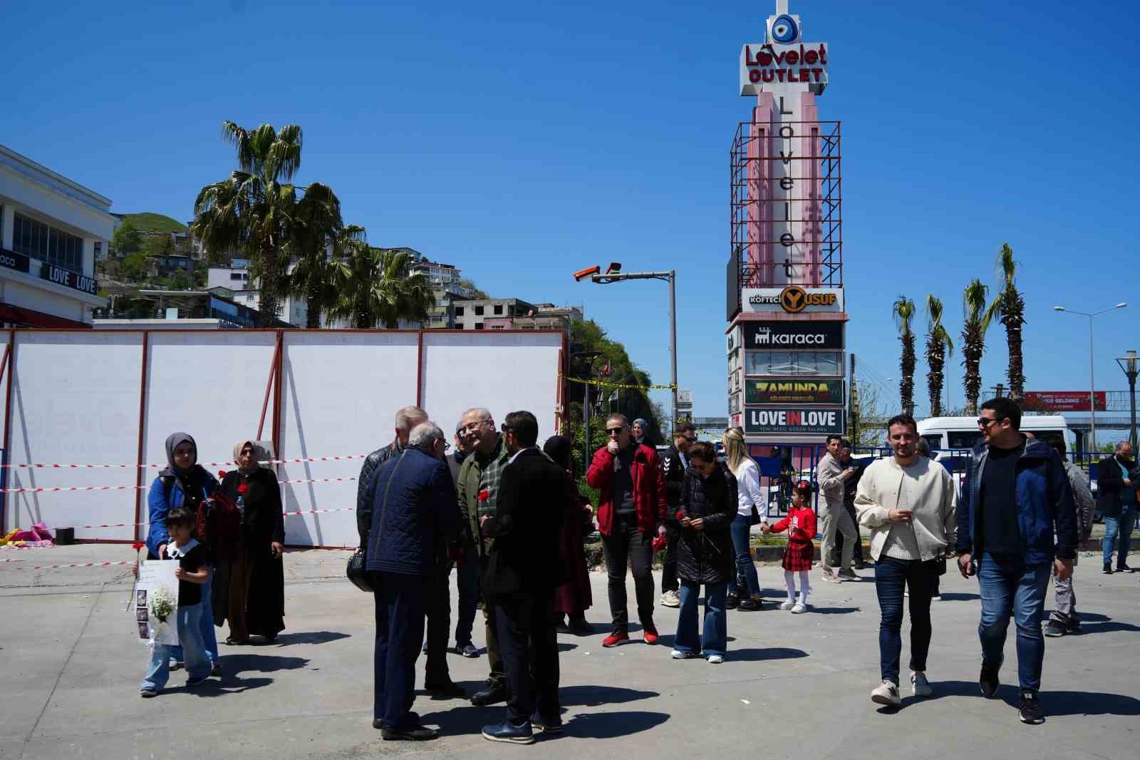 Samsun&rsquo;da heyelanda hayatını kaybeden aile anıldı
