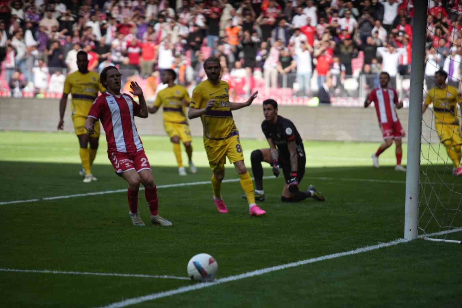 Trendyol S&uuml;per Lig: Samsunspor: 1 - Ey&uuml;pspor: 0 (Ma&ccedil; devam ediyor)
