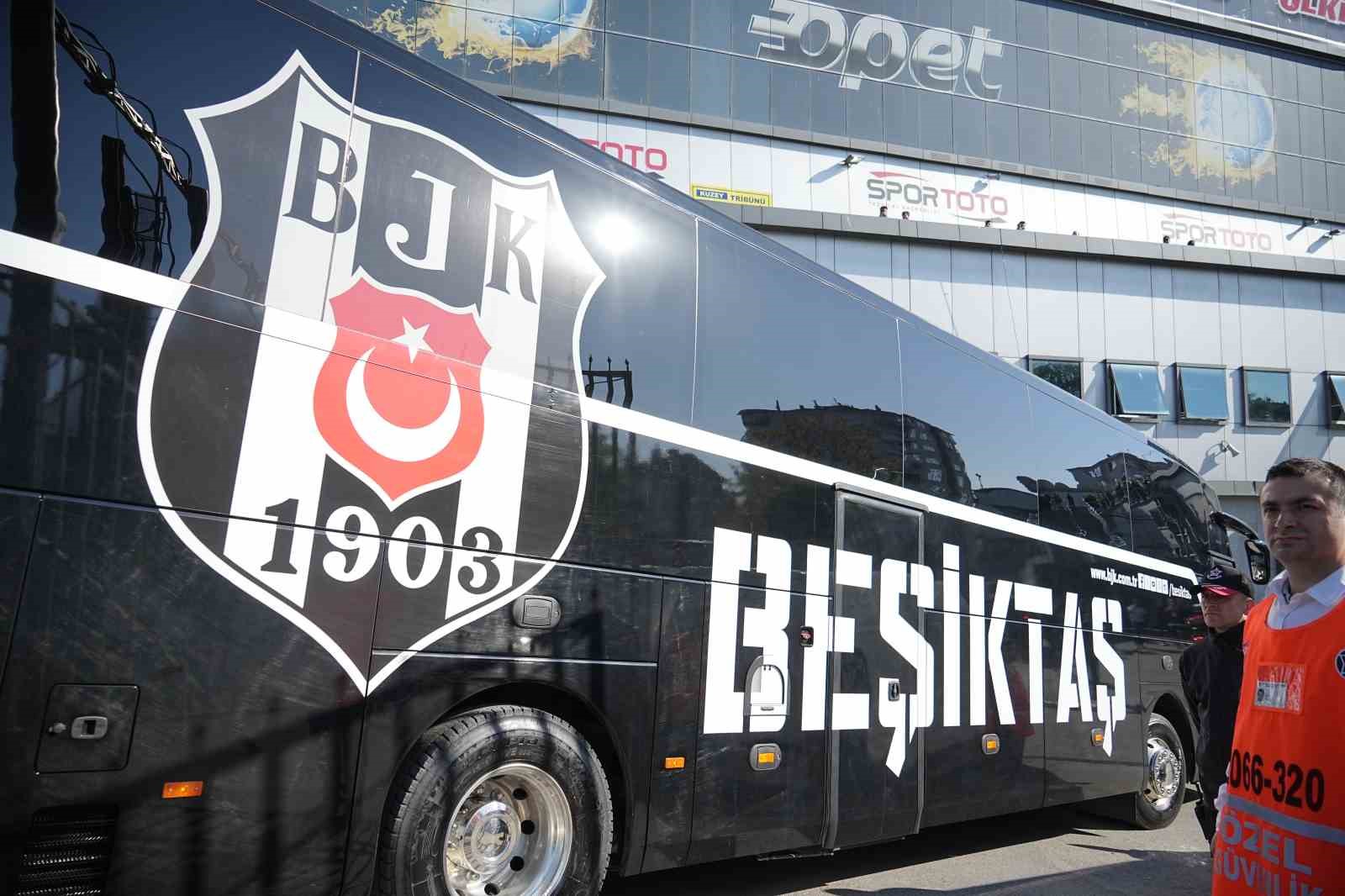 Beşiktaş, derbi i&ccedil;in &Uuml;lker Stadyumu&rsquo;na geldi
