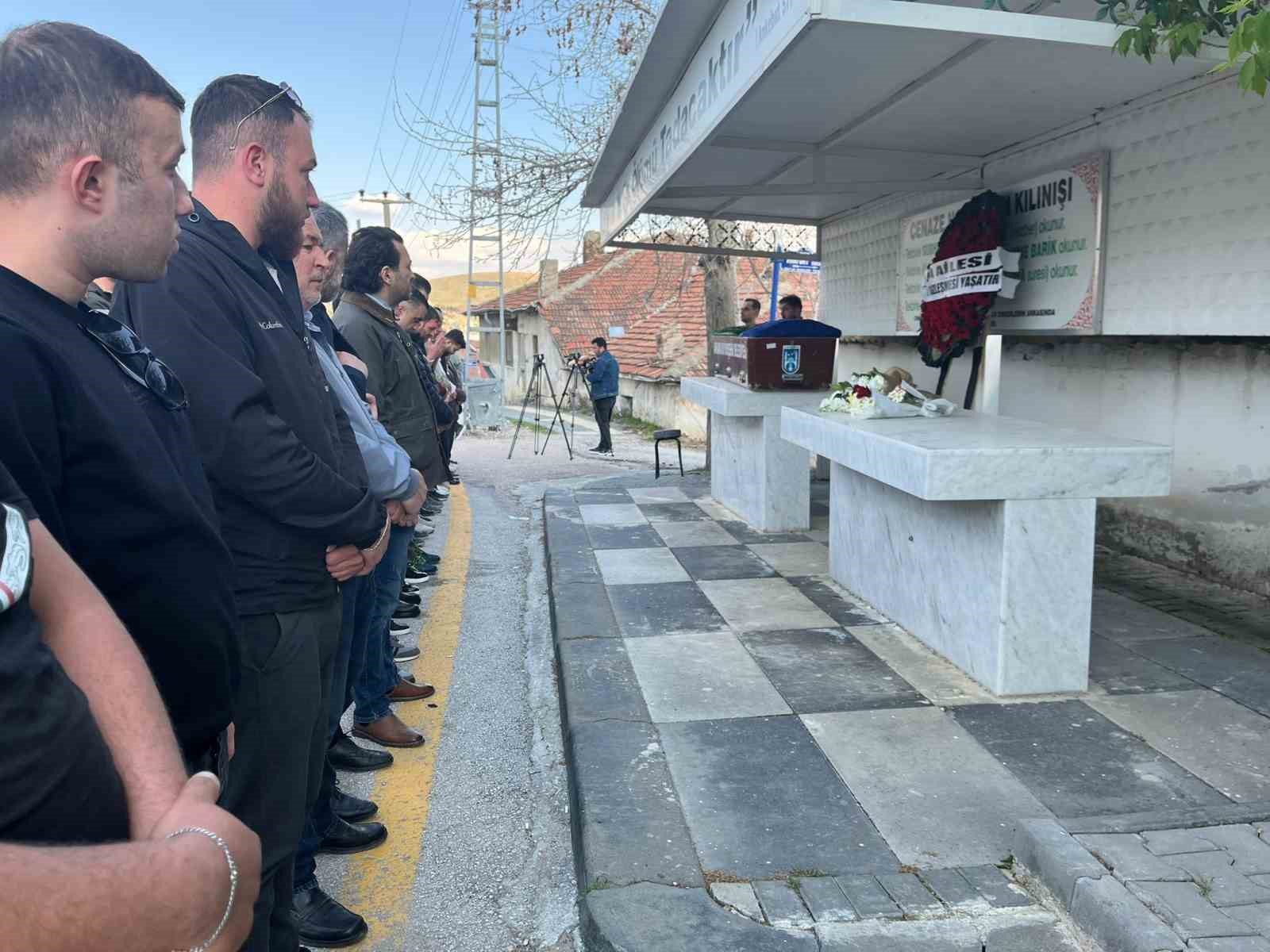 Komşusu tarafından öldürülen genç kız, son yolculuğuna uğurlandı