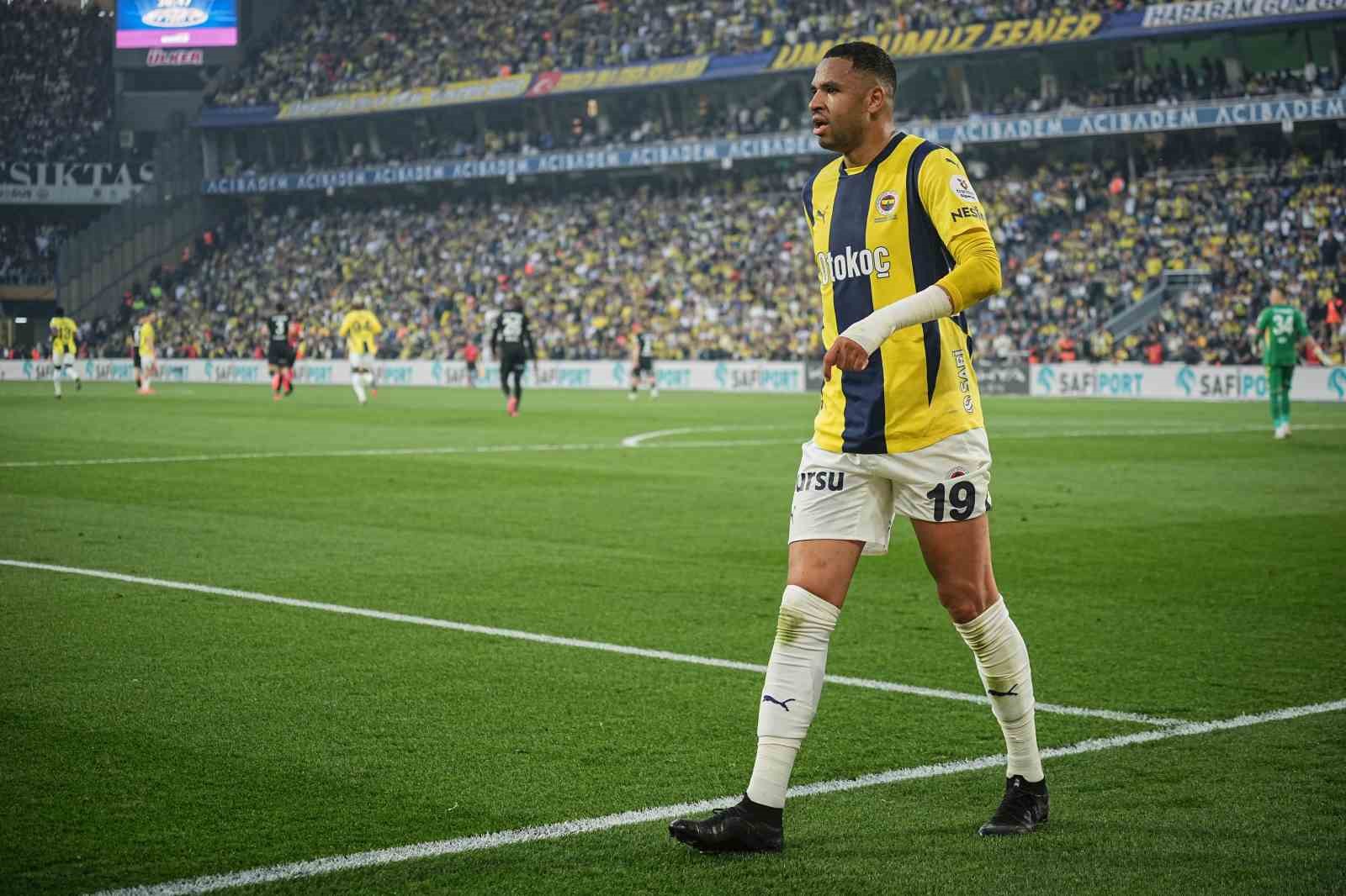 Trendyol S&uuml;per Lig: Fenerbah&ccedil;e: 0 - Beşiktaş: 1 (İlk yarı)
