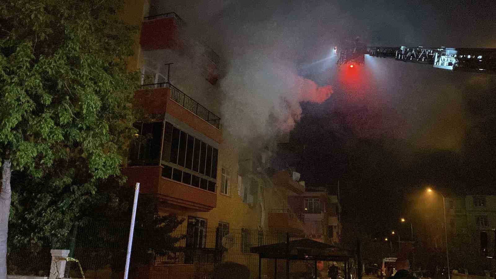 Konya’da 4 katlı apartmanda patlama ve yangın: 1’i ağır 12 yaralı