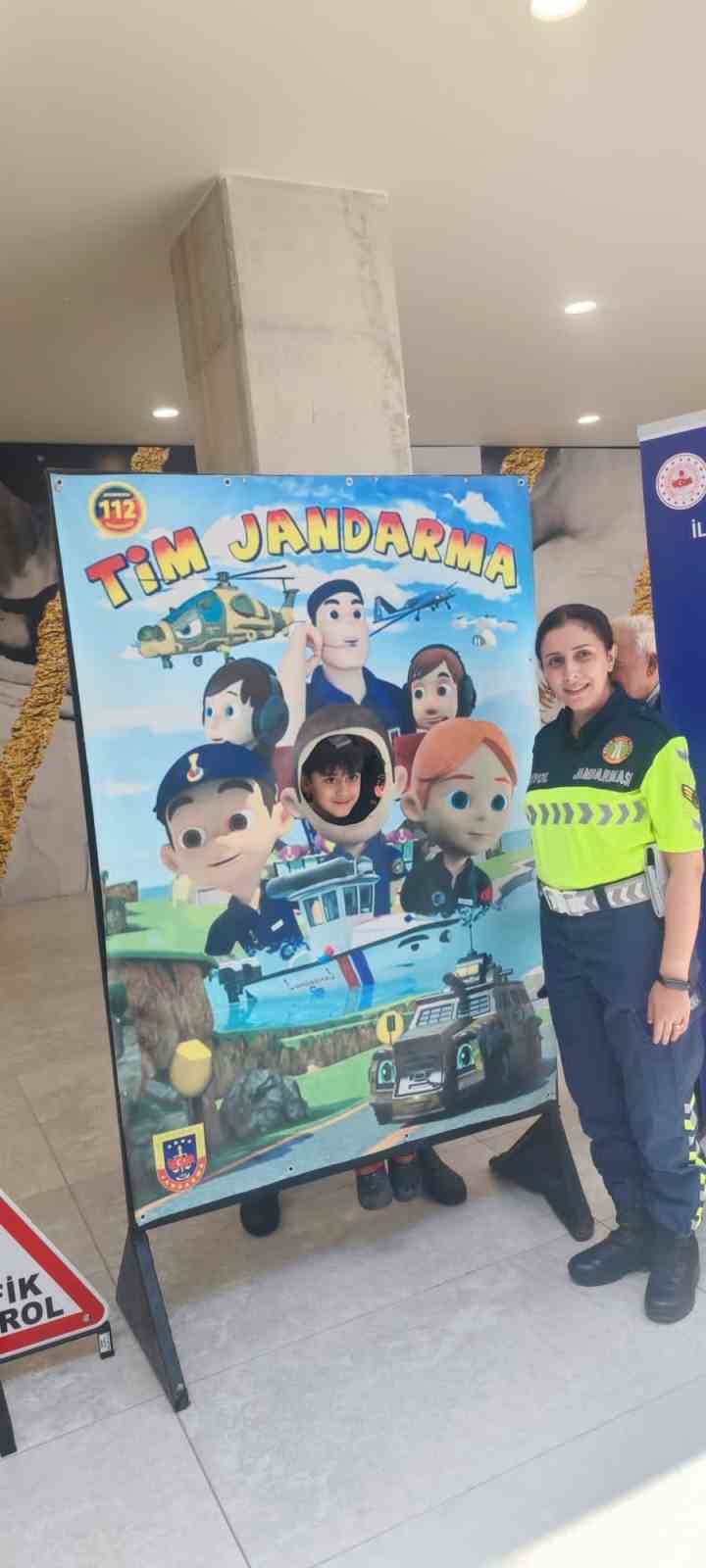 Trafik Jandarmanın standına ilgi yoğun oldu