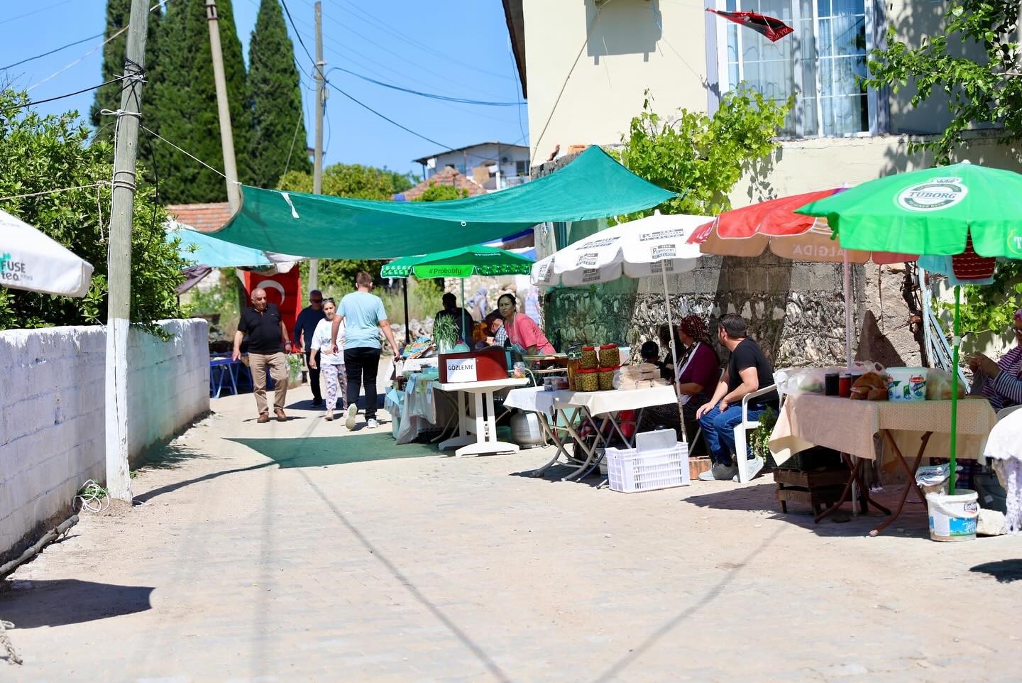 Didim Akköy Pazarı vatandaşları ağırlıyor