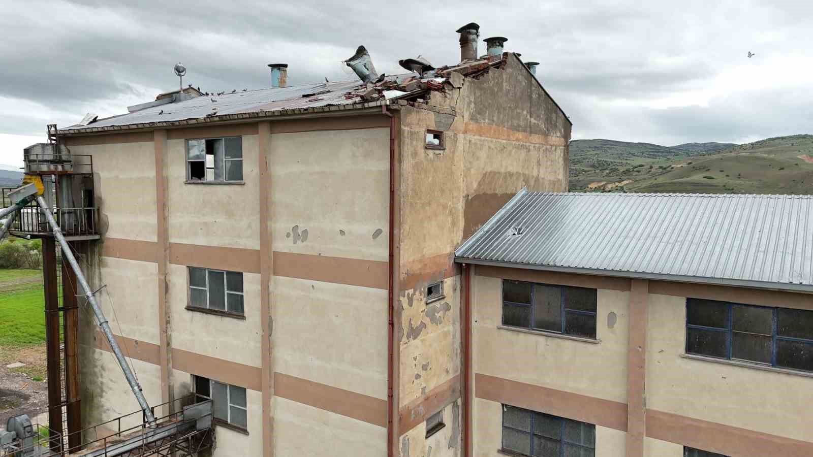 Tunceli’nin tek un fabrikası, fırtınadan ciddi zarar gördü