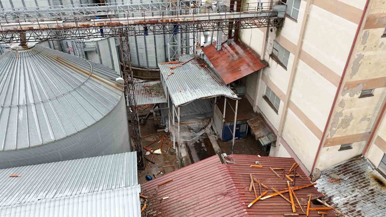 Tunceli’nin tek un fabrikası, fırtınadan ciddi zarar gördü
