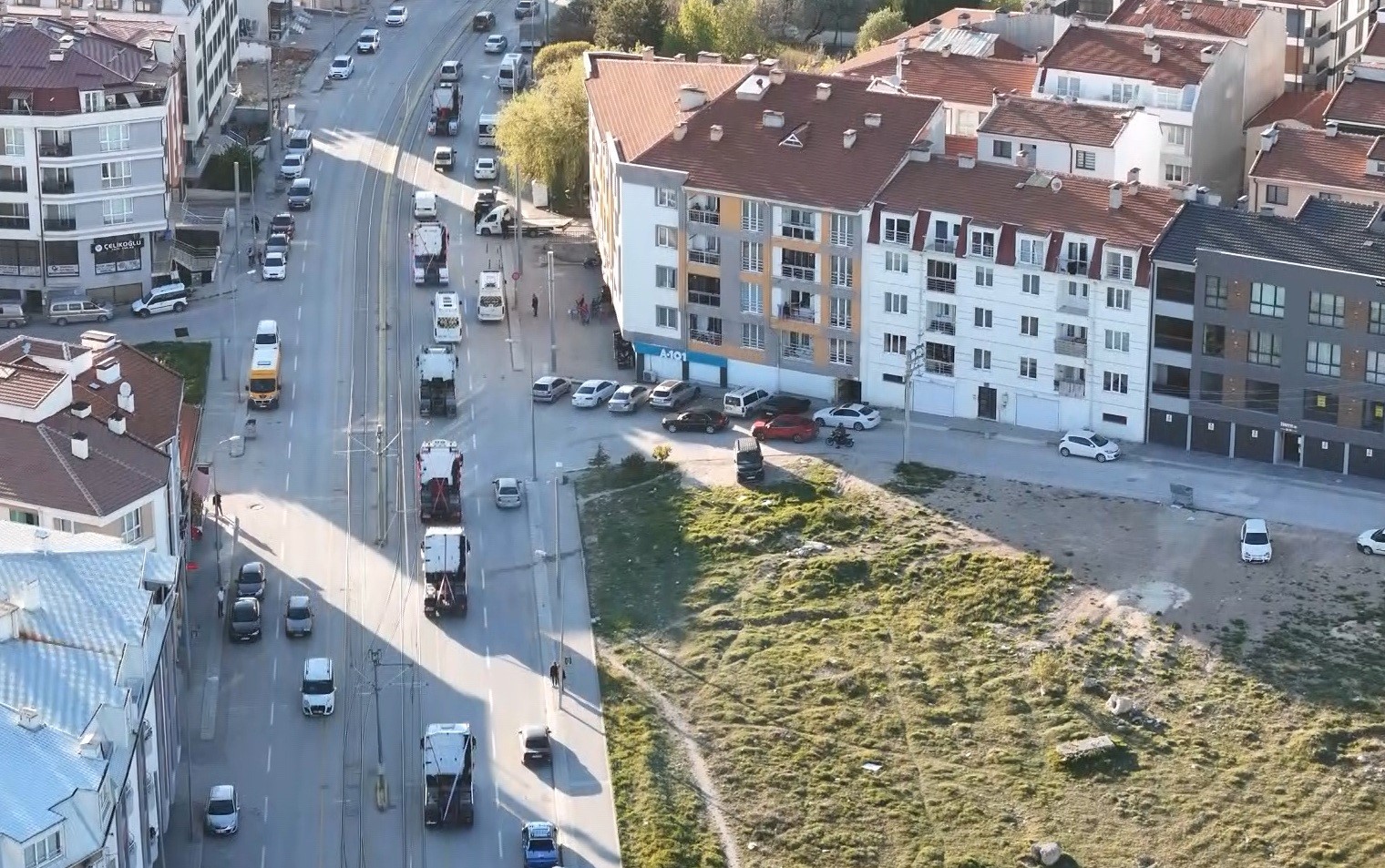 (ÖZEL) Kaybettiği ağabeyinin oğluna 15 tır ile düğün konvoyu yaptı
