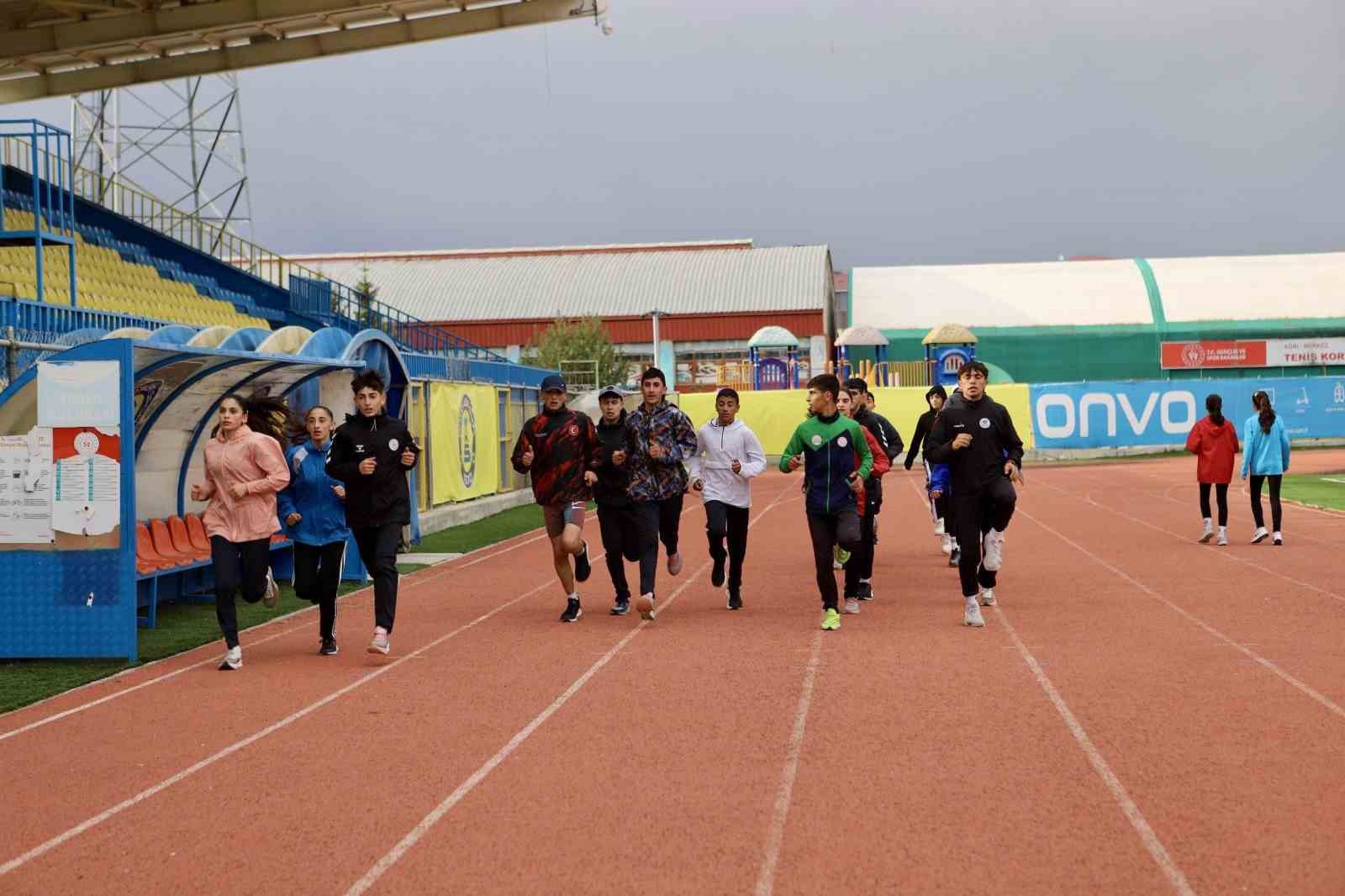 Ağrı’nın atletizm yıldızları olimpiyat hedefi için ter döküyor
