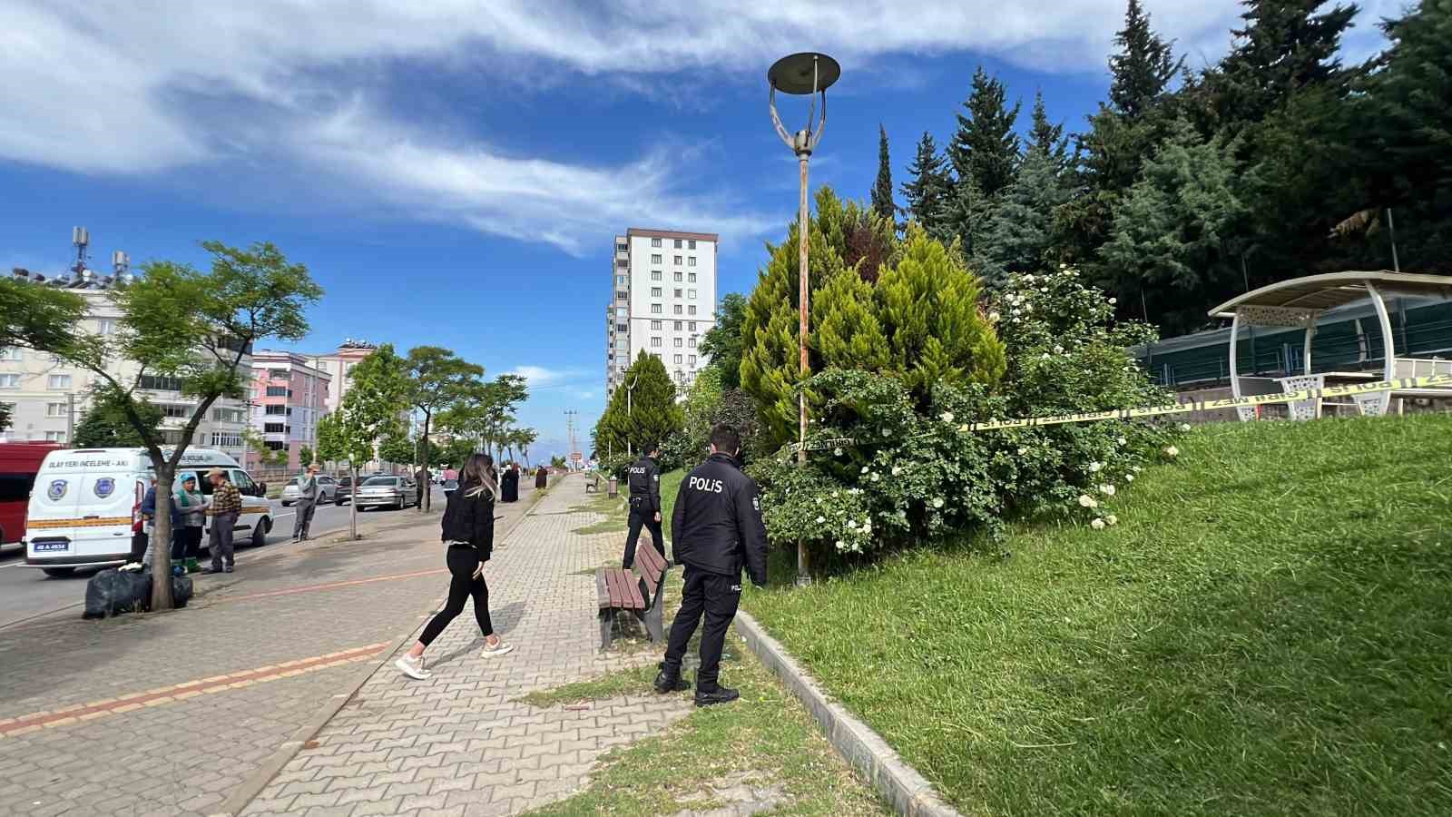 Parkta erkek cesedi bulundu
