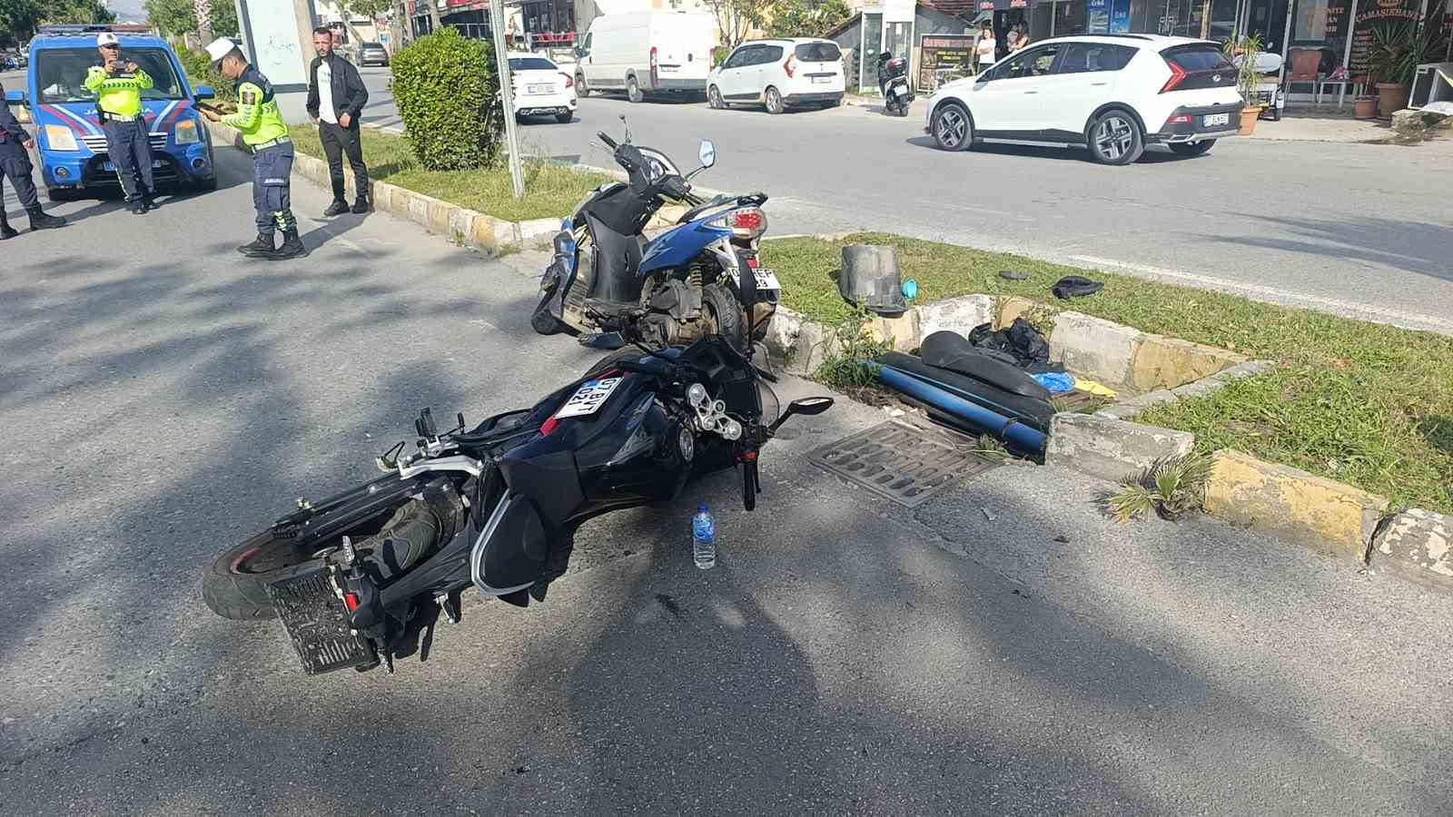 Yaya geçidine dönmeye çalışırken kaza yaptı: 1 yaralı